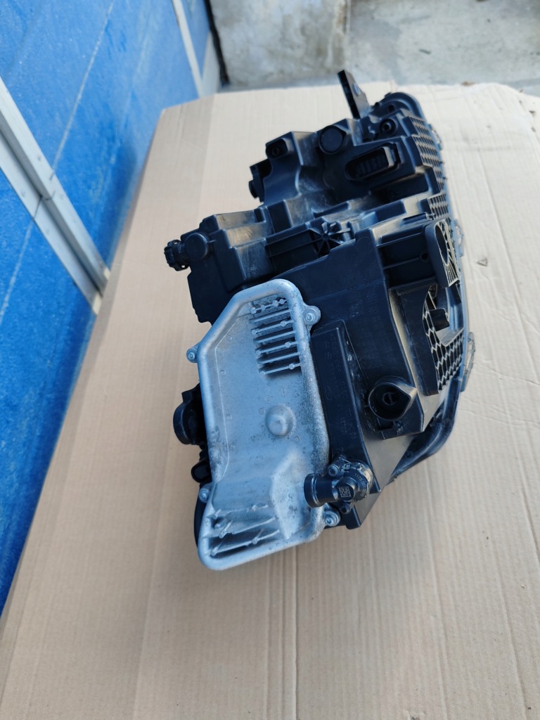 Фара vw caddy iv full led 2k8941035m гарний стан Зі Шроту