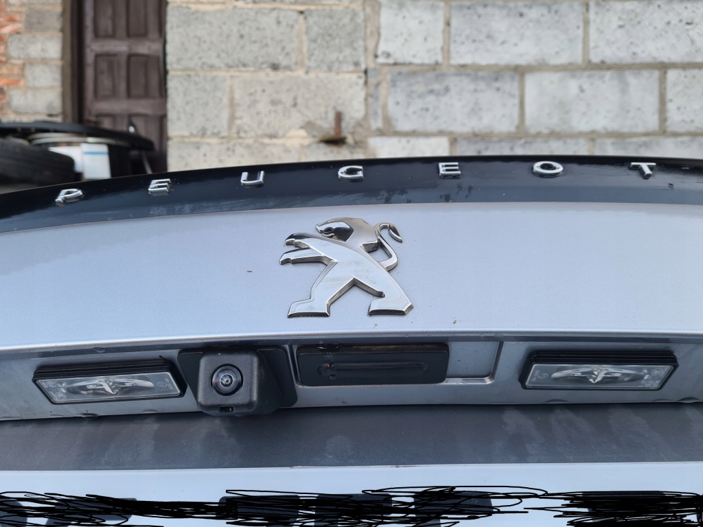 фото №2, Peugeot 2008 ii gt-line накладка крышки задняя + камера