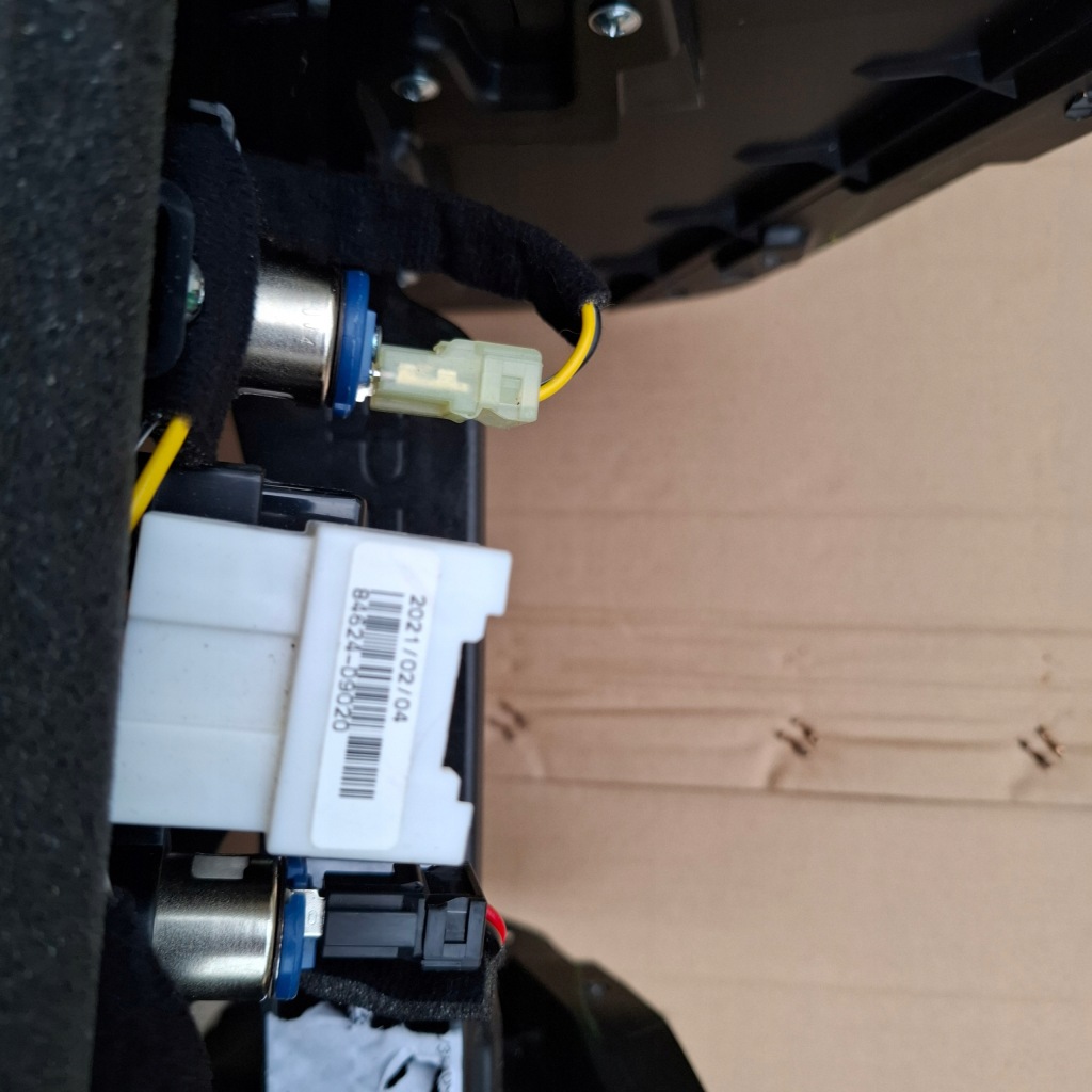 фото №8, Kia sportage iv 4 lift 18-21 тунель середній панель czerwona nic зарядний пристрій