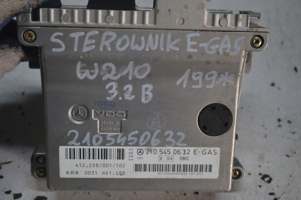 фото №1, Бортовий комп'ютер електронна педаль газу mercedes w210 3.2 b 2105450632