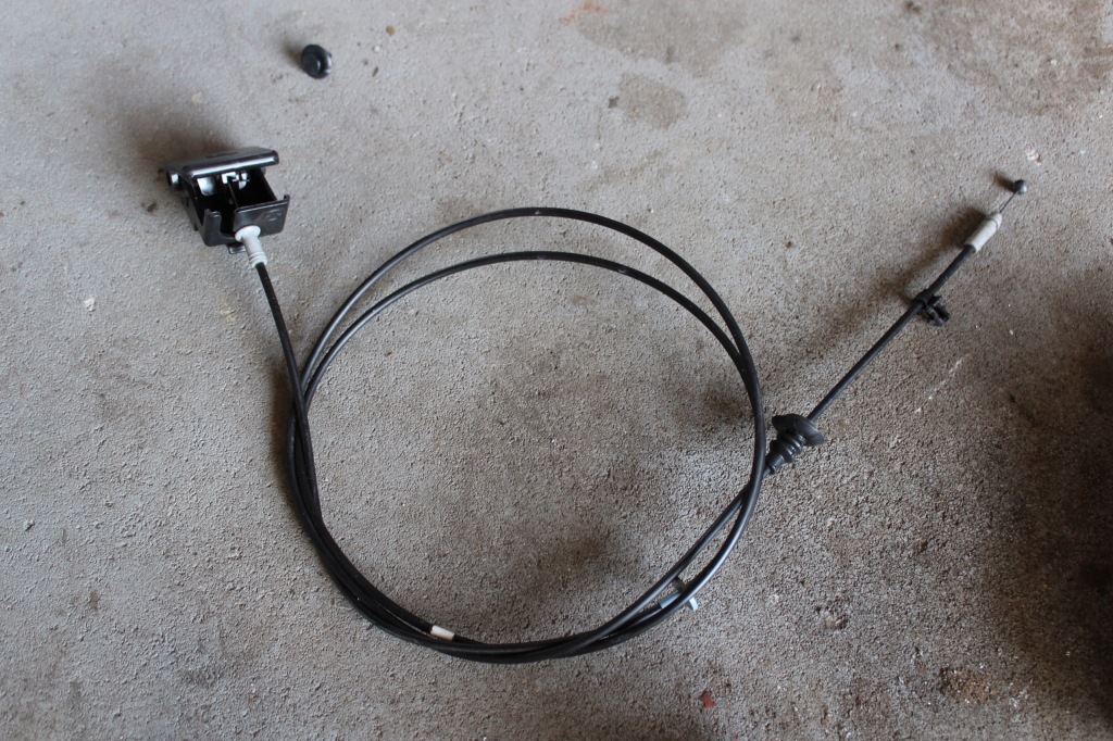 фото №1, Mazda 5 lift 2012 трос тяга капот europa