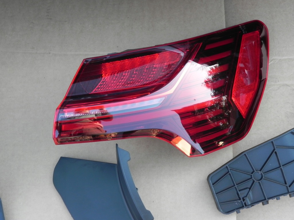 фото №9, Audi e-tron 55 4ke lv5z кришка багажника задня комплектна лампи задня led