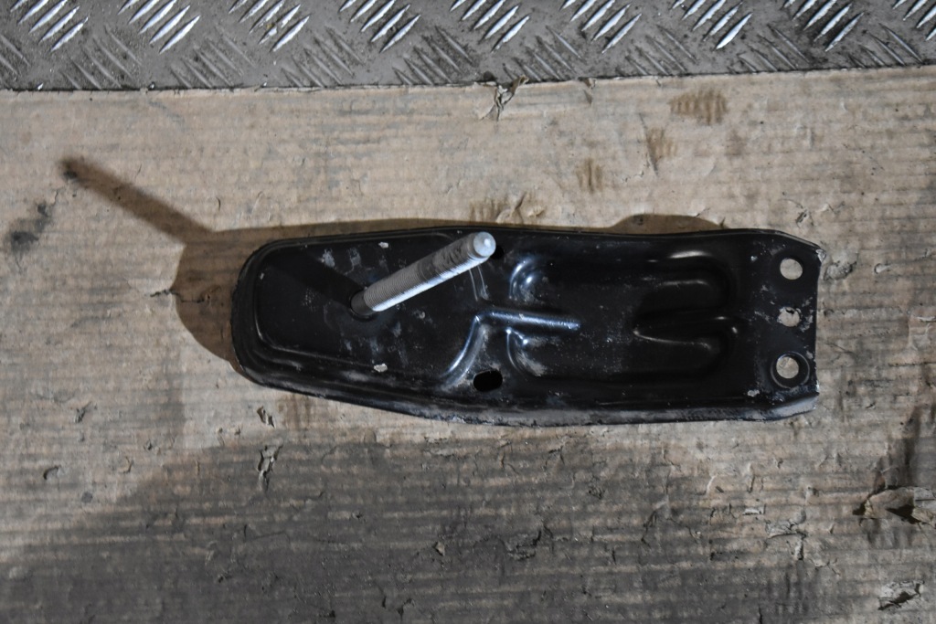 фото №1, Idealna кронштейн опора косая правая mercedes w167 1