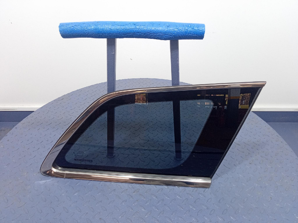 фото №1, Jeep grand cherokee wk2 lift стекло кузовная задняя правая