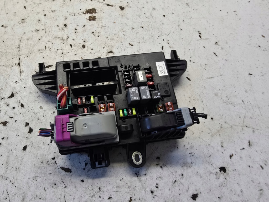 Купити Opel insignia a lift задня коробка запобіжників 13485565 at