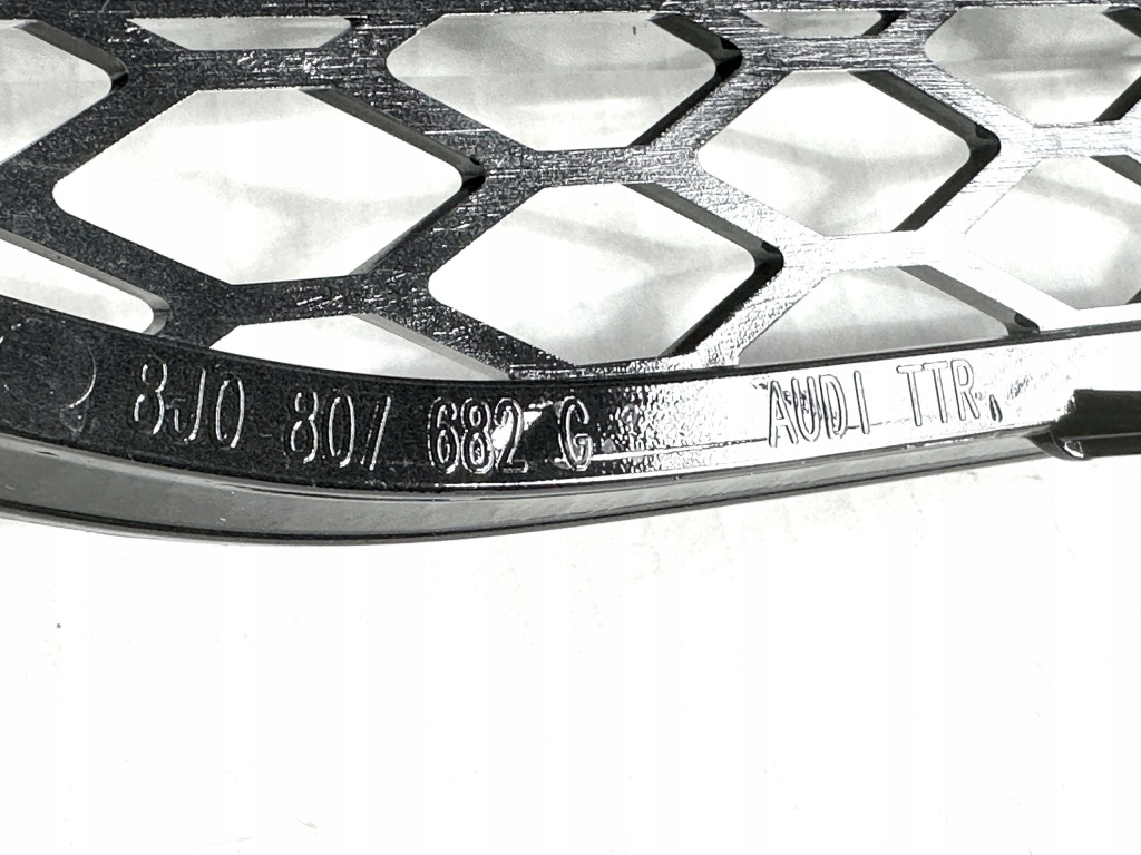 Купити Решітка бампера права audi tt ttrs 8j0, ttr -стан bdb aso