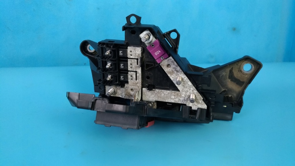 Mercedes w205 c63 4.0 v8 17r коробка запобіжників a2055402350 Ціна