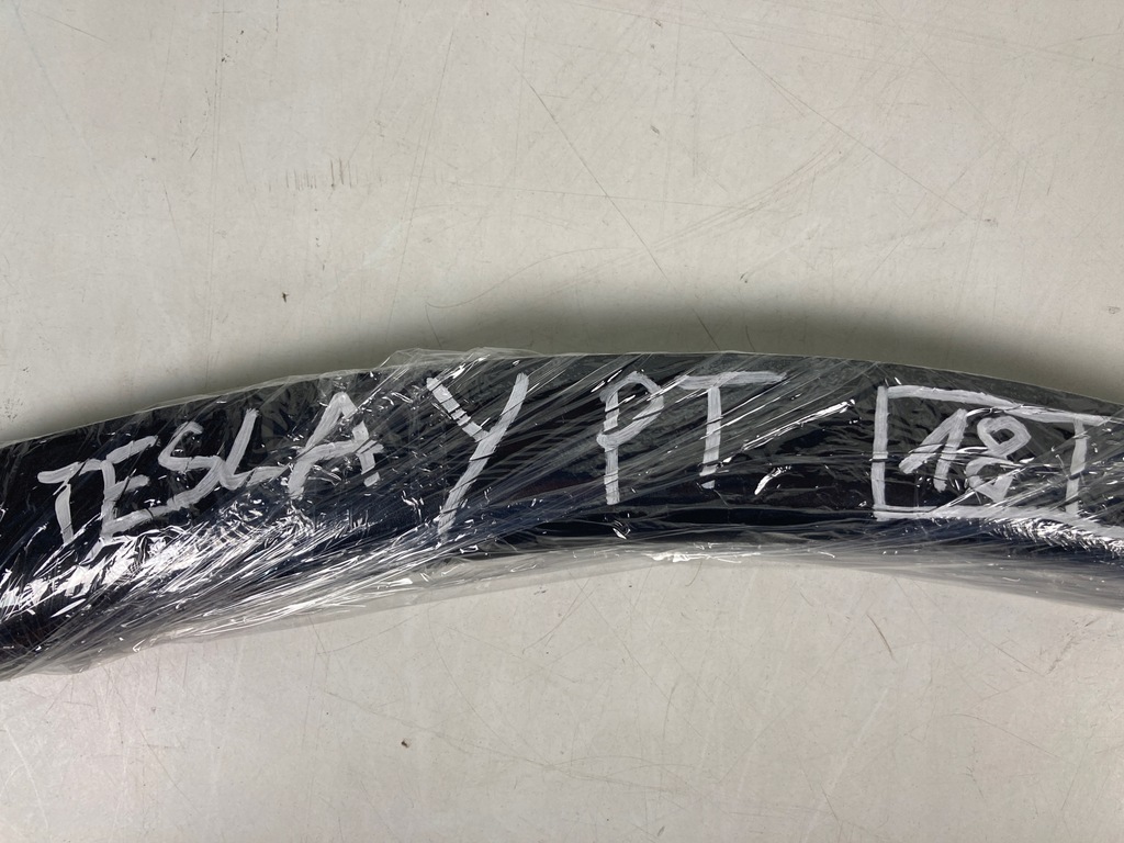 фото №12, Tesla y молдинг na крыло правая задняя 1683862-00-a