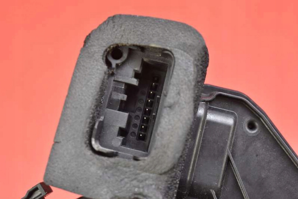 фото №7, Замок двері правий задня задній 5e0839016 skoda rapid hb 12-17