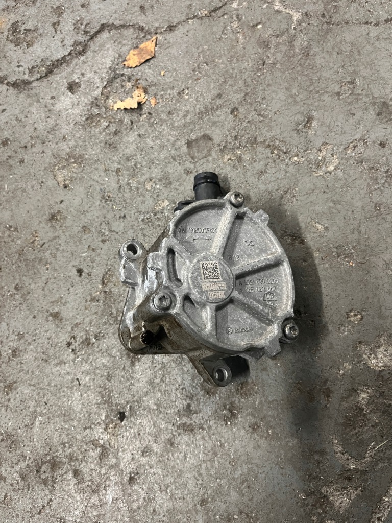 Насос вакуум пального renault mercedes 1.3 tce 146508066r Оригінал