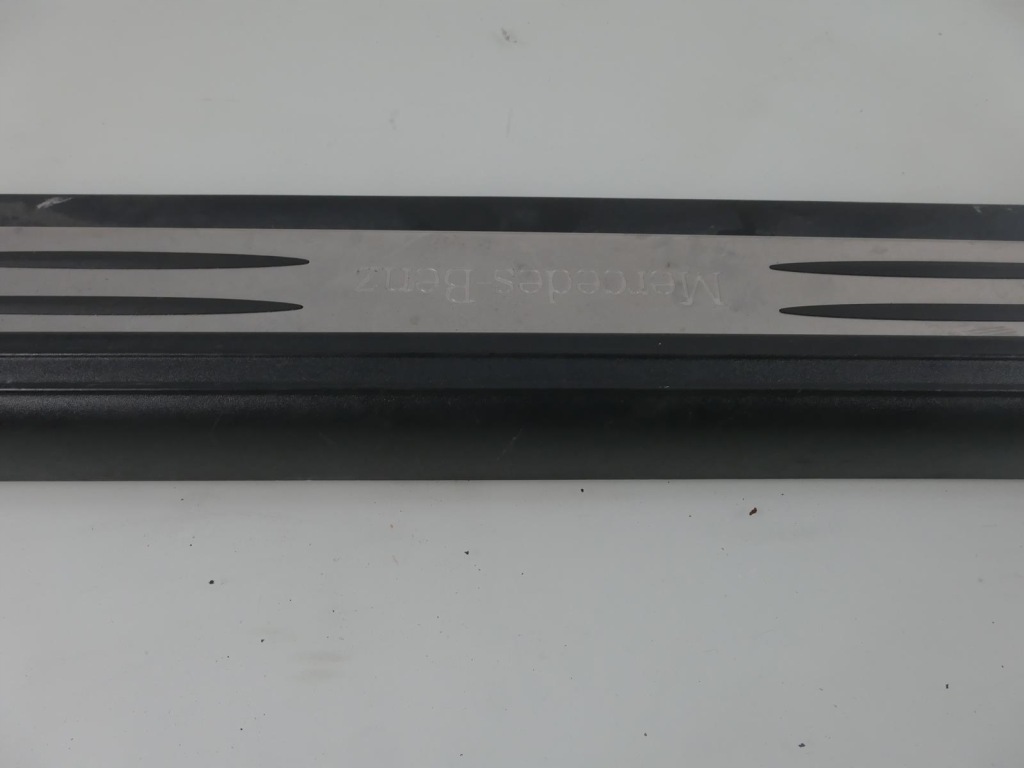 фото №3, Mercedes-benz оригинальный номер a1716800235 молдинг порог