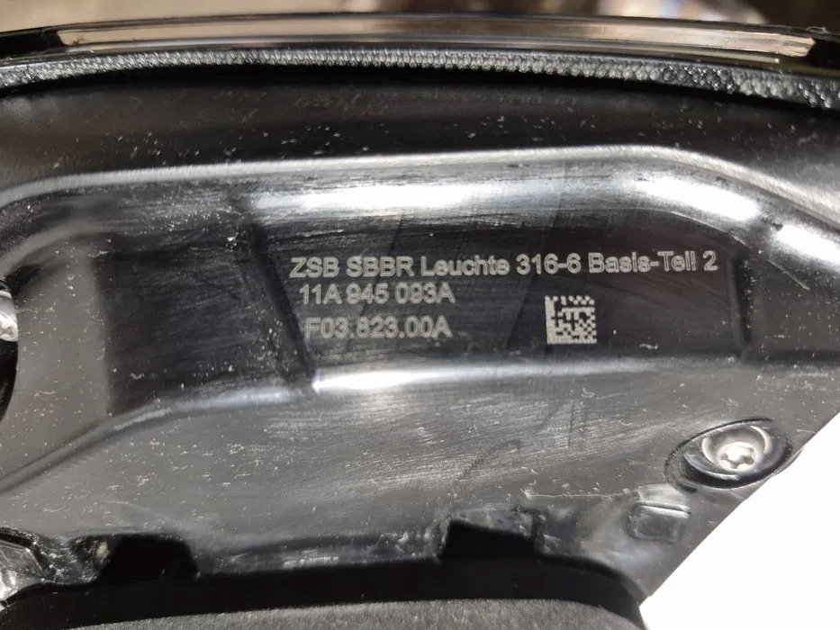 фото №6, Vw id 4. лампа задняя, накладка.