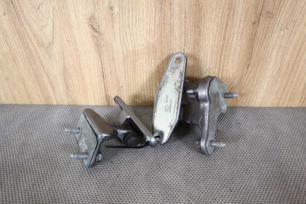 фото №1, Mercedes b-klasa w245 lift петля правий задня петлі двері комплект 787