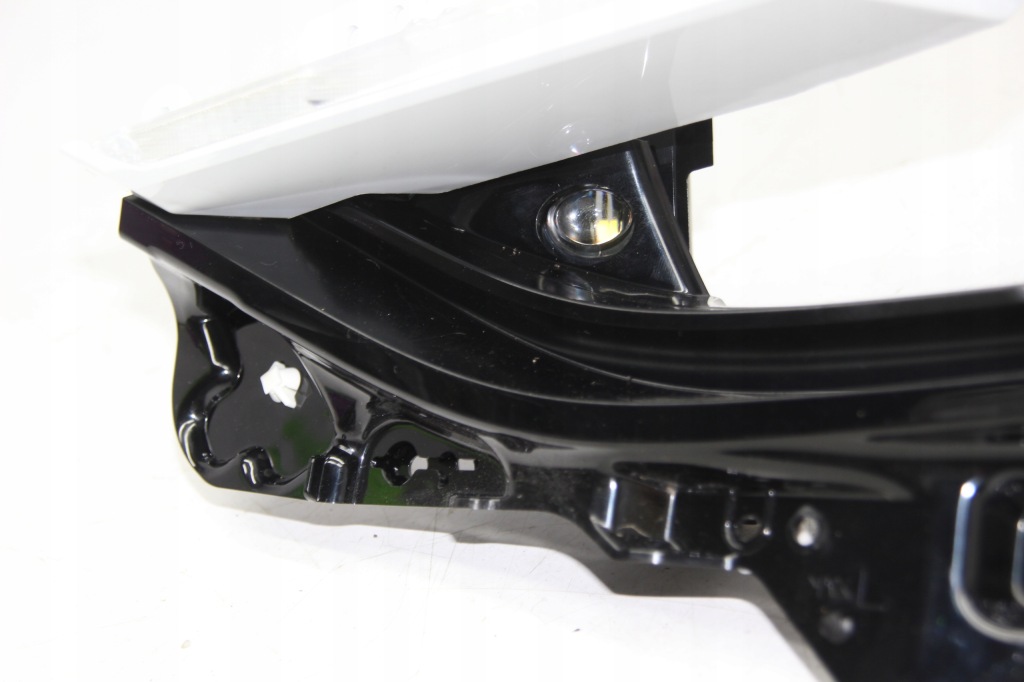 Середина вкладыш фары левый перед led mazda cx30 2019- Недорого