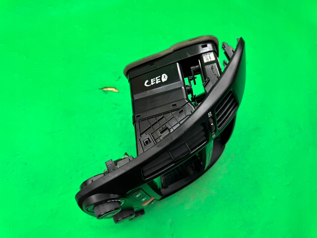 фото №10, Рамка консоли радио дисплей панель обдув kia ceed i 1 06-09 europa