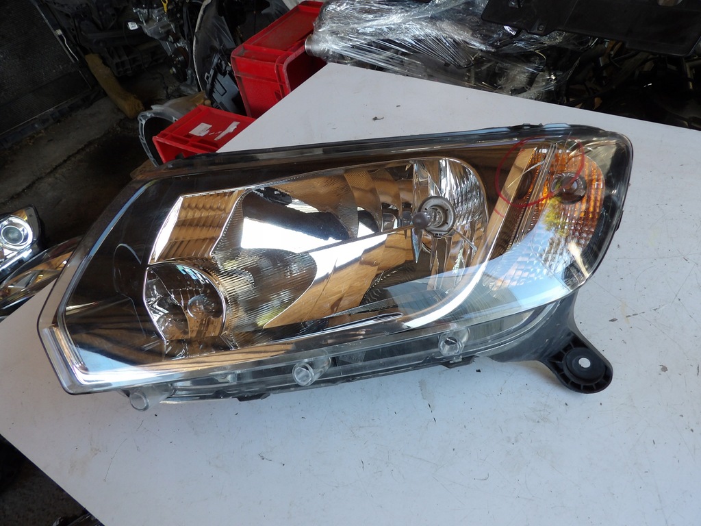 фото №1, Левая передняя лампа dacia sandero 260605312r