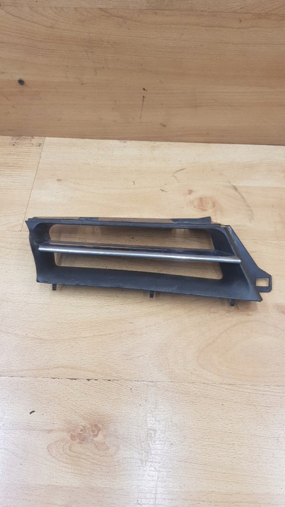 Купити Решітка бампера перед права alfa romeo 156