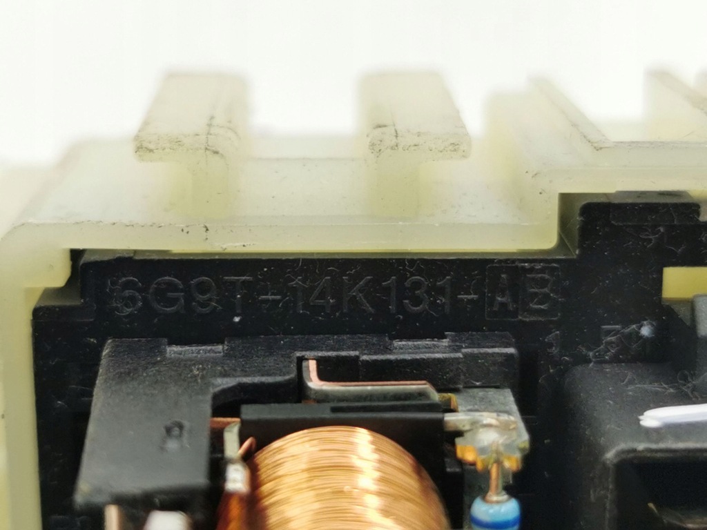 фото №6, Volvo xc60 2011 рамка / модуль предохранителей