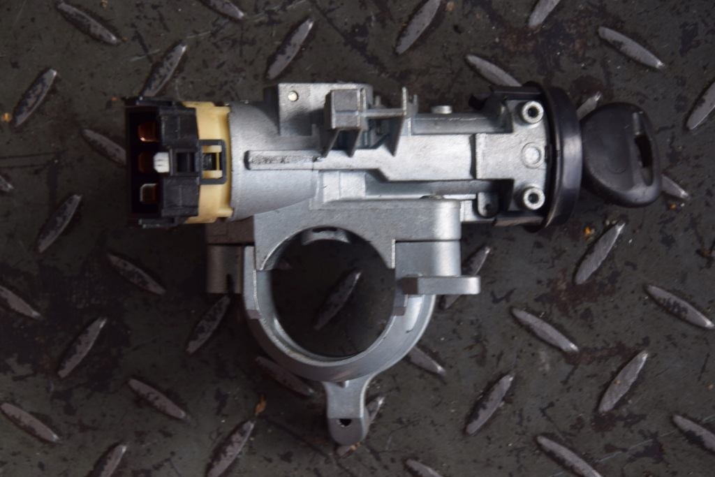 фото №1, Замок зажигания с ключ mitsubishi colt iv 92-95