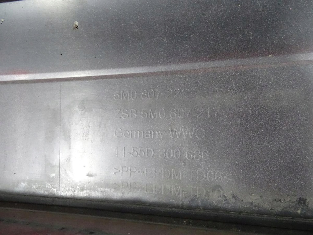 фото №16, Бампер перед передній vw golf v 5 plus + 2004-2009 - lp3g - 5m0807221