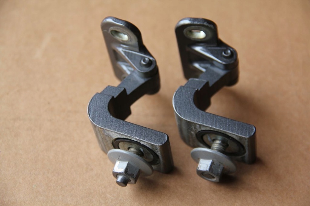 фото №1, Петли крышки vw atlas 8v3827299b