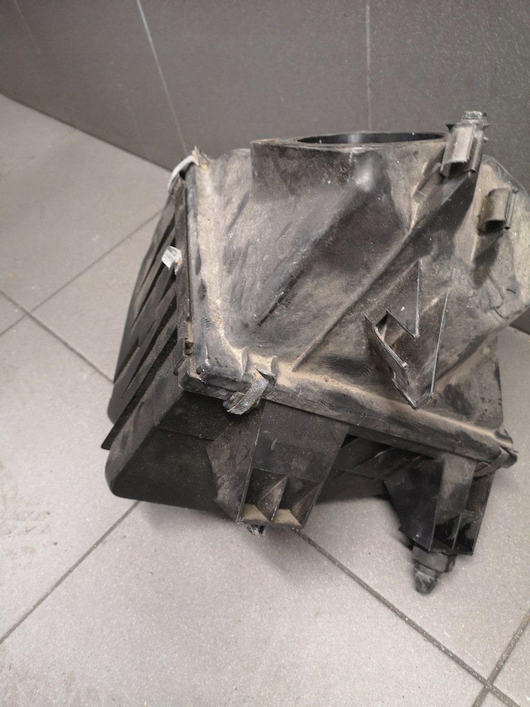 фото №7, Корпус фільтра повітря audi a6 c5 2.4 078133837j