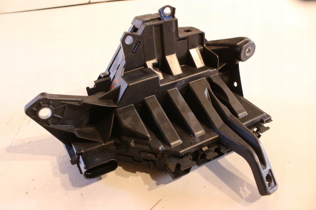 Коробка предохранителей 2055402250 mercedes w205 Оригинал