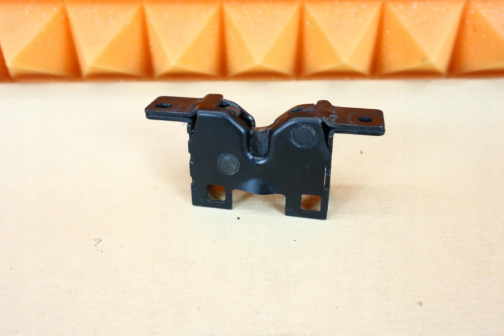 фото №1, Mercedes slk r171 замок капот a2308800060