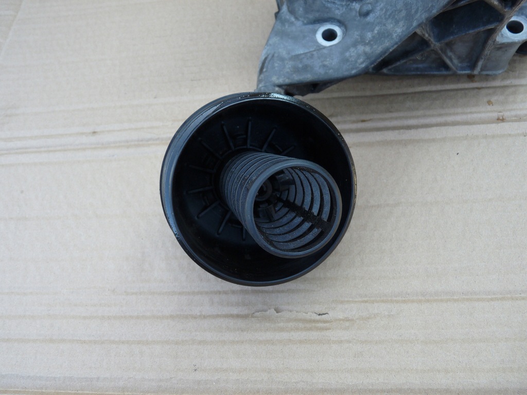 фото №12, Audi a8 d2 lift 3.7 корпус фільтра оливи 077115401h 077117021m