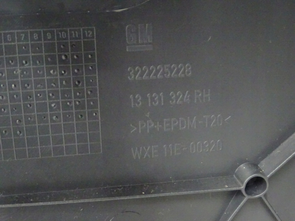 Opel zafira b обивка обшивка багажника правый в Украине