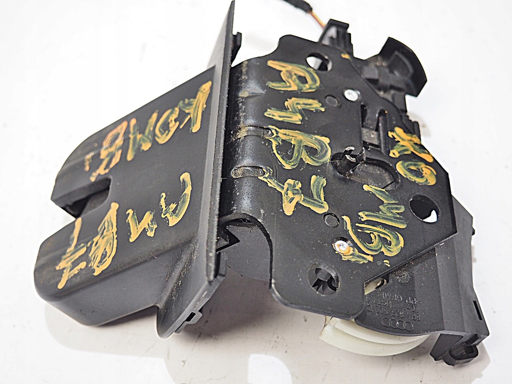 фото №7, Audi a4 b7 kombi замок кришки задня задній багажника 8p4827505c 8e9827520a