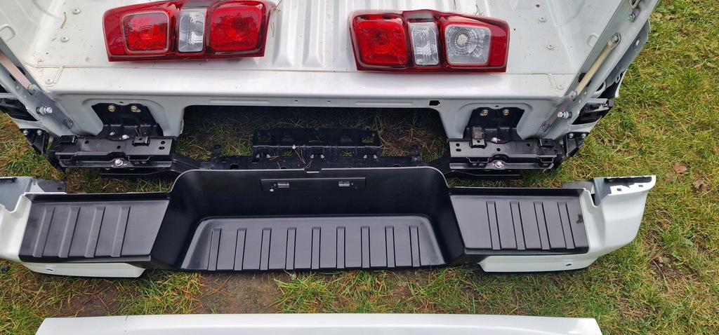 фото №6, Isuzu d max dmax 2023 2024 2025 кузов піддон борт крила задня кришка багажника лампа