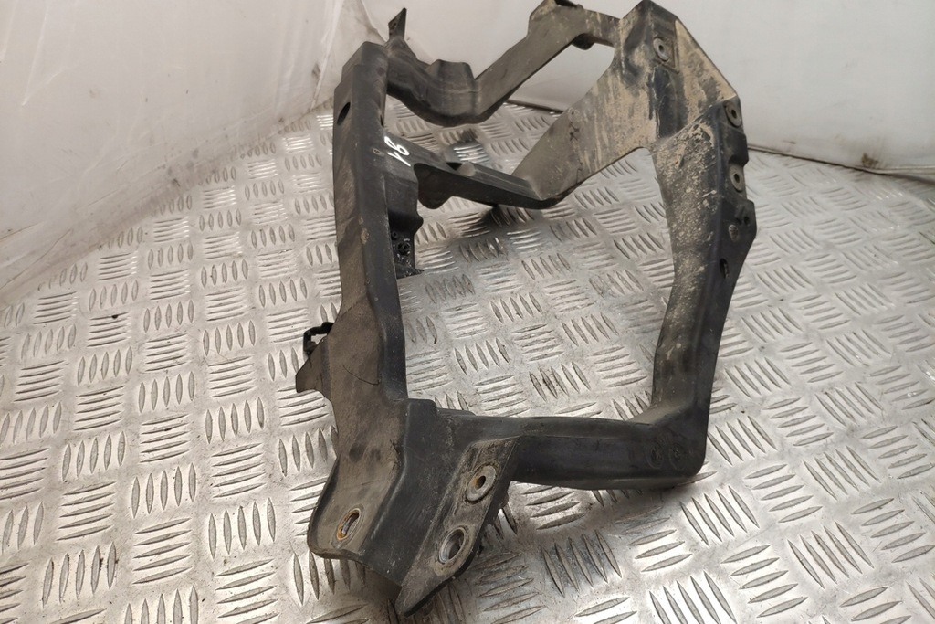 фото №7, Направляющая передней правой лампы mitsubishi colt vi z3_a, z2_a mn105060 1.5l