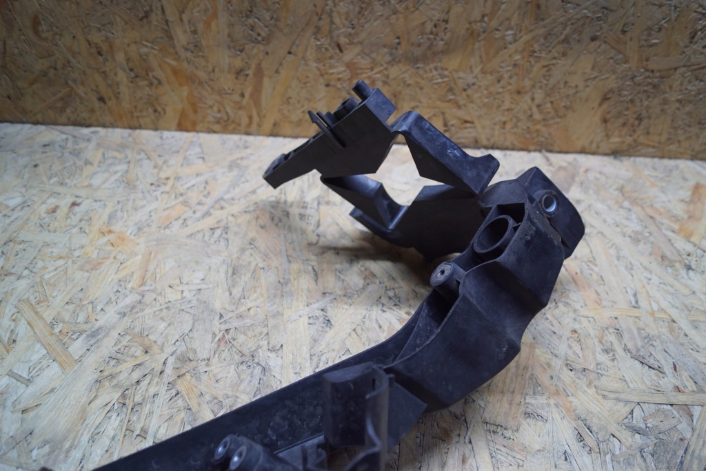 фото №10, Направляющая бампера лампы левый перед audi a4 b8