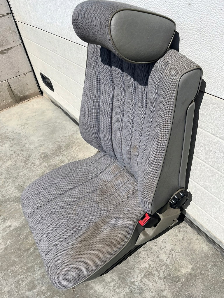 Сиденье правая  пассажира сиденье mercedes w201 190 190e 190d в Украине