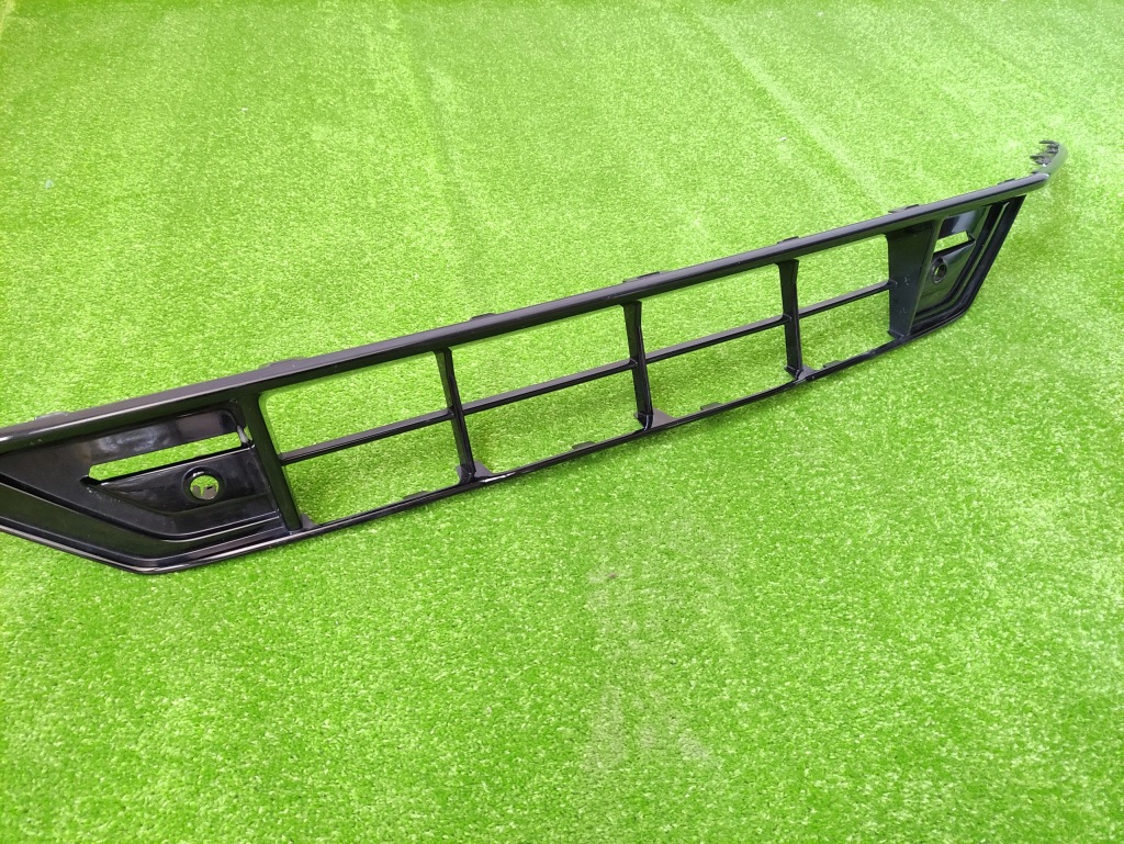 фото №1, Volvo s60 v60 ii r design решётка средняя бампера