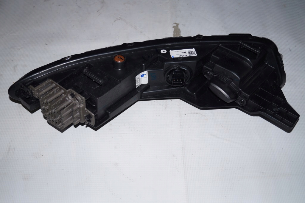 Фара передняя правый  drl led hyundai bayon 92208-q06 Оригинал