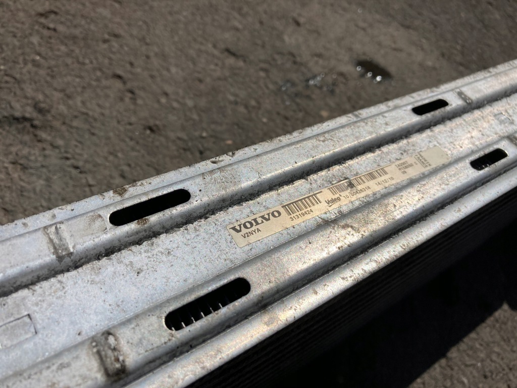 фото №1, Радіатор інтеркулер volvo v60 s60 xc60 31319424