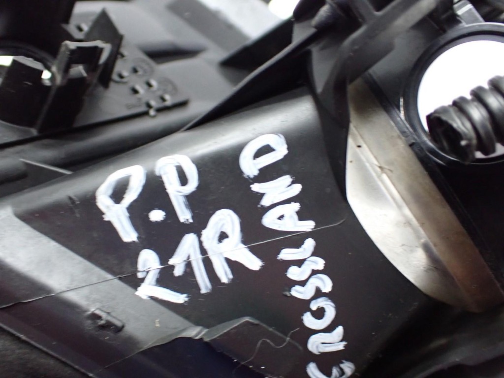 Решітка решітка радіатора бампера протитуманна фара перед права opel crossland x рестайлінг  21r Оригінал