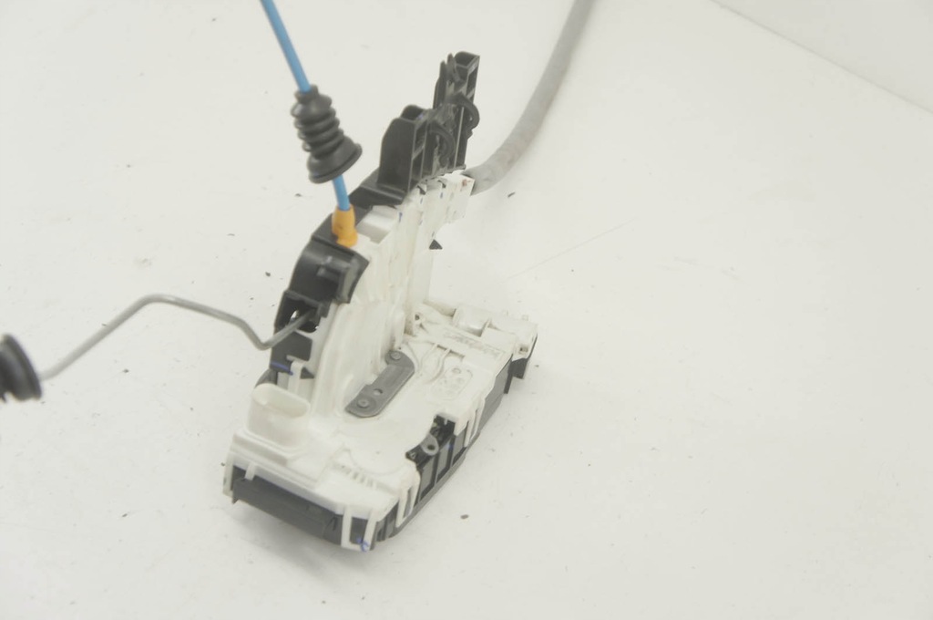 фото №5, Gu039 infiniti q30 замок дверь правый перед