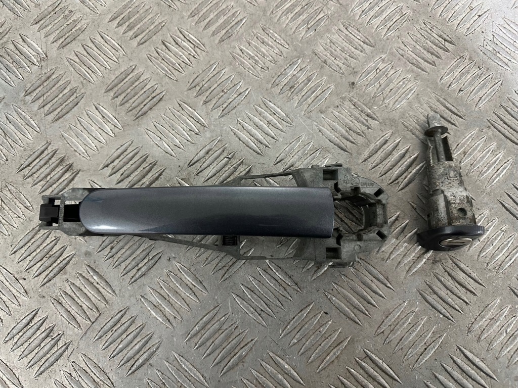 фото №1, Skoda octavia ii вкладка замка дверь ручка 1z0837167d