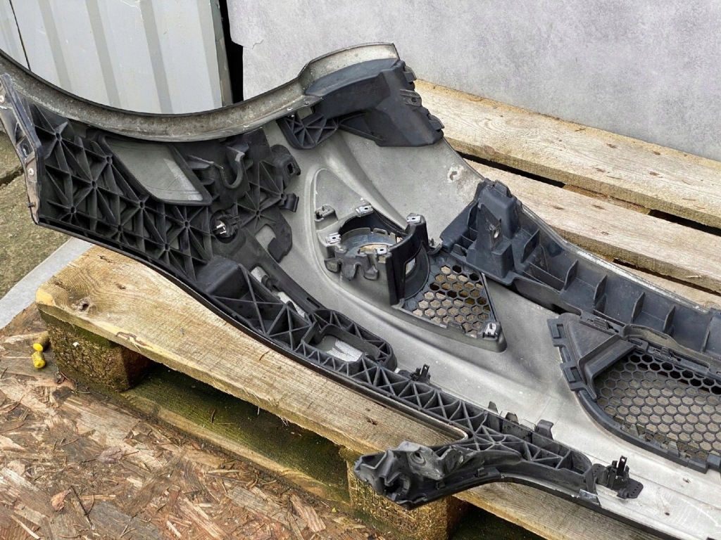 Бампер перед mercedes c klasa w204 amg 07-10 Доставка