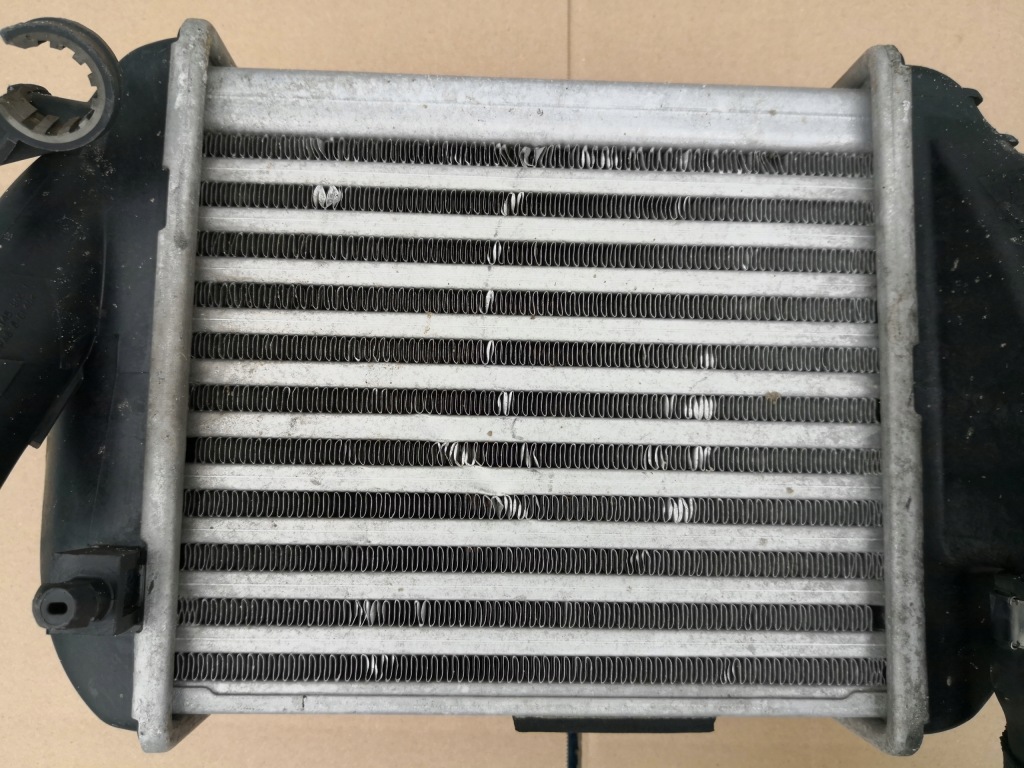 Audi a4 b6 8e0 2.5 tdi v6 інтеркулер лівий 805p в Україні