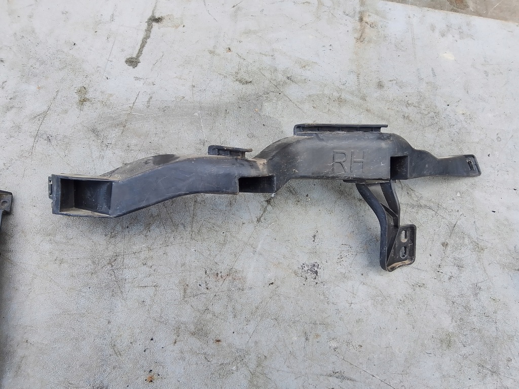 Купити Напрямна лампи правий перед opel astra k 13423701