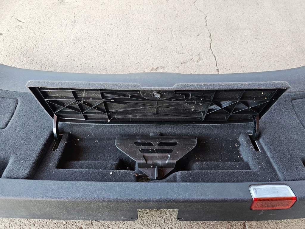 фото №10, Audi a4 b7 kombi обшивка оббивка кришки задній задня 8e9867979b