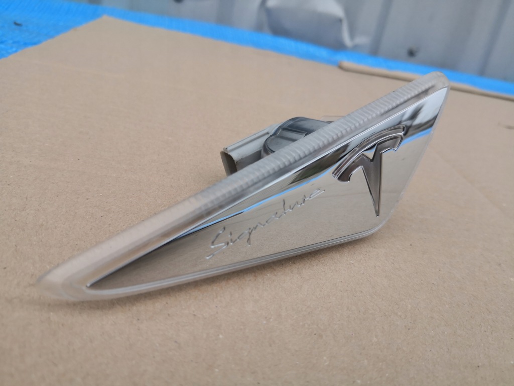 Купить Tesla model s поворотник правый signature новый