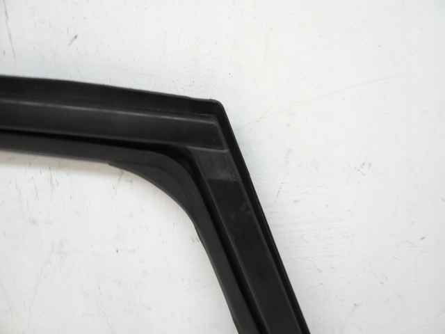 фото №5, Citroen c3 aircross левая задняя прокладка дверь стекло 13452288