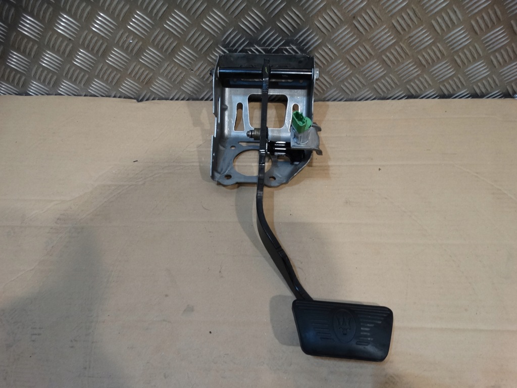 фото №1, Idealny kpl. педаль тормоза maserati levante 1