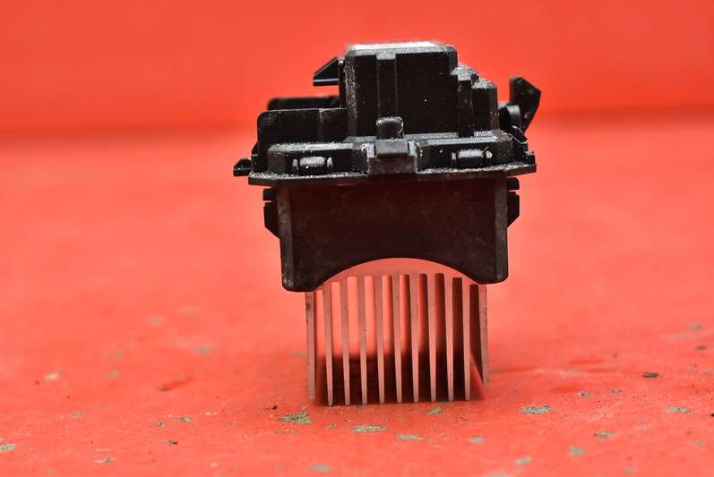 фото №6, Резистор обдув резистор резистор t1000036k peugeot 207 lift 09-13