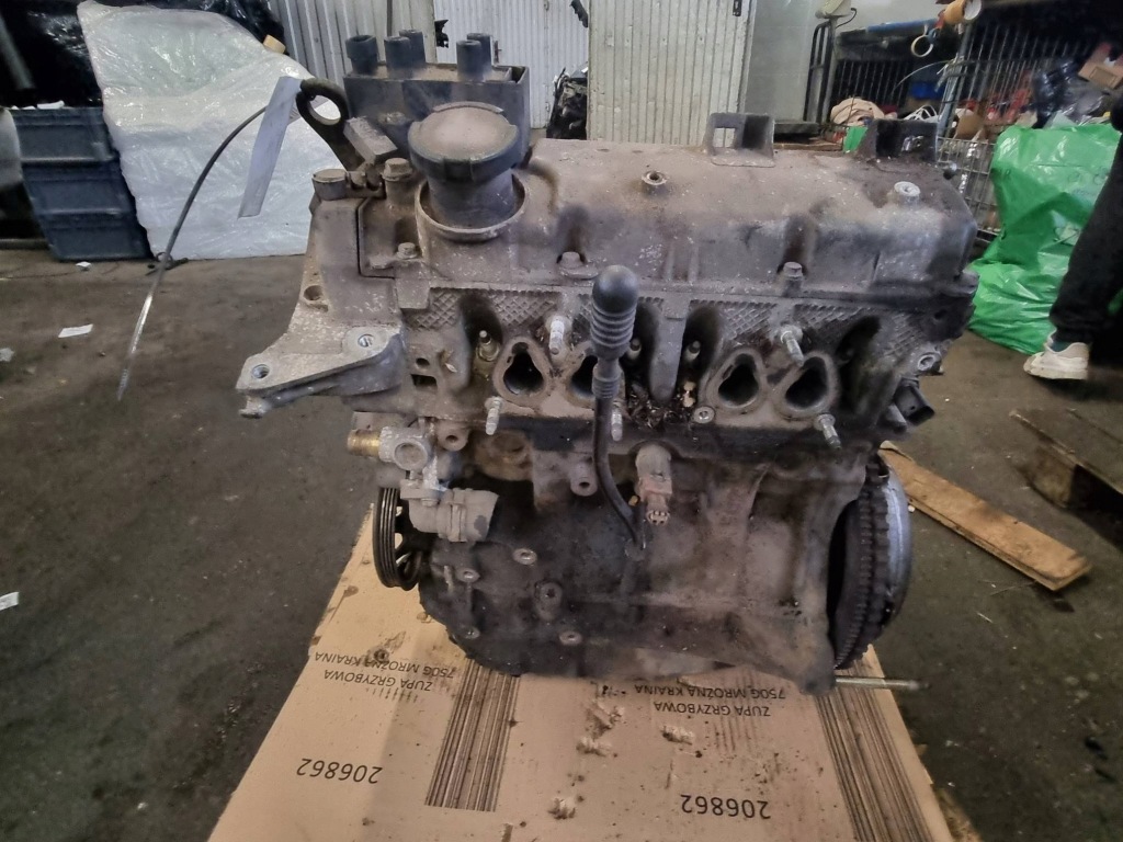 Двигатель стойку d7fd720 1.2 58 km renault clio 2 с Разборки